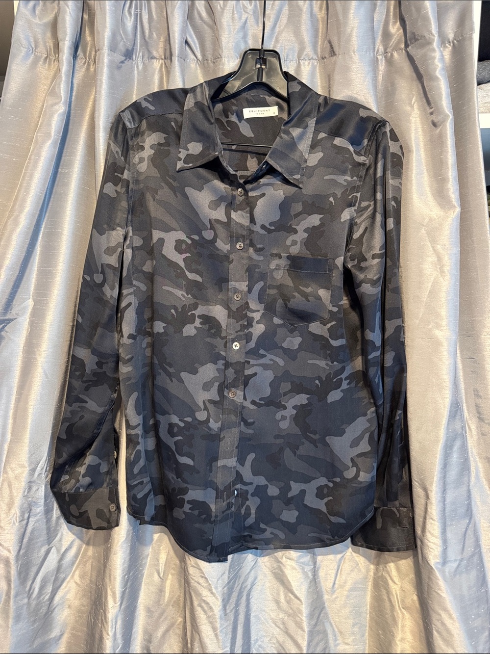Equipment Black Camo Button-Down Silk Shirt size Medium